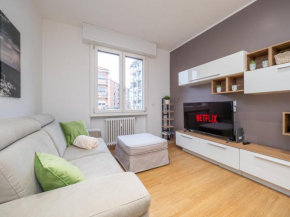 Milano 5 Guests - Modern Apt with balcony